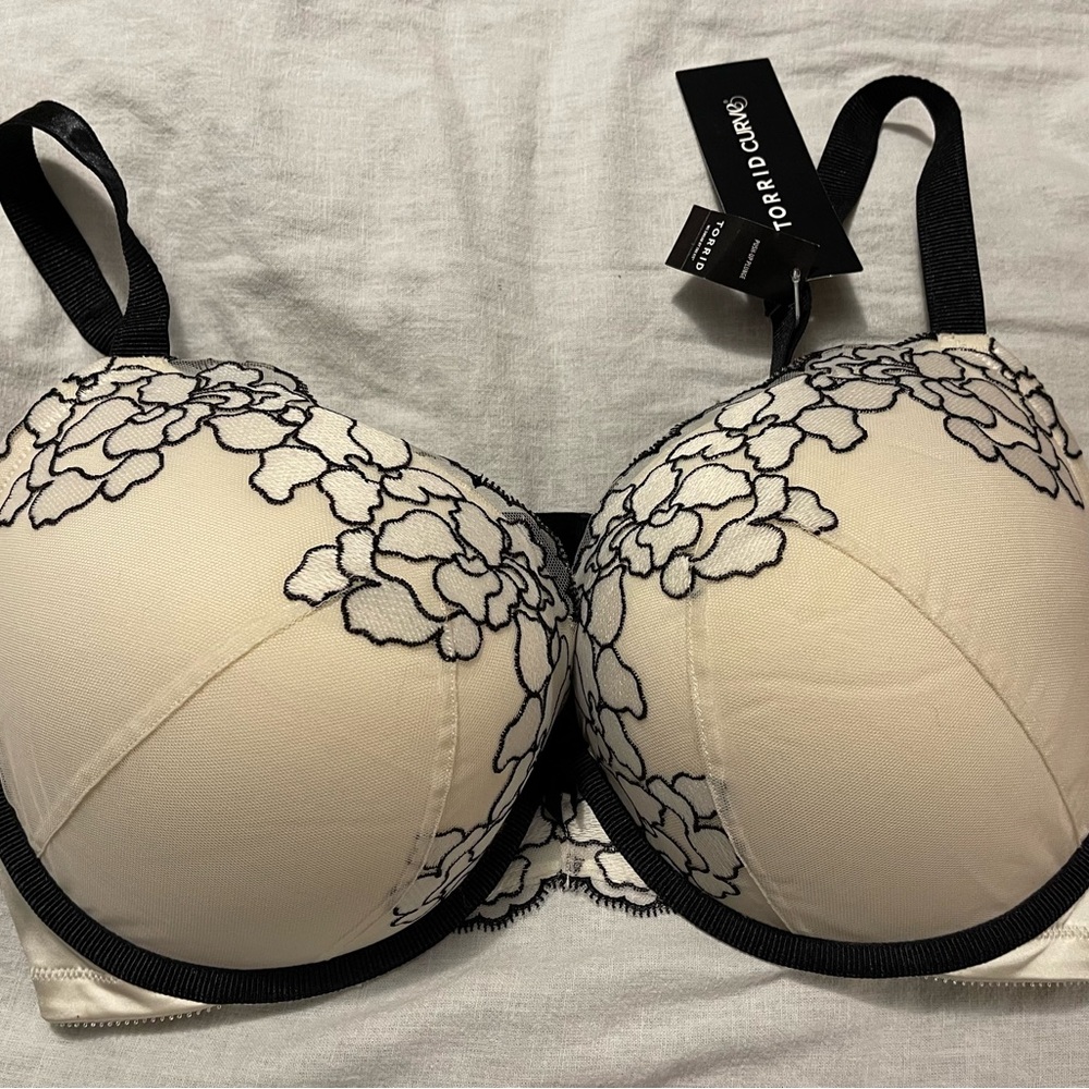NWT Torrid Bra (38F)